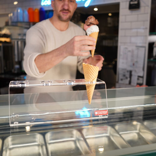 Eiswaffelhalter aus Plexiglas® mit Platz für vier Eistüten