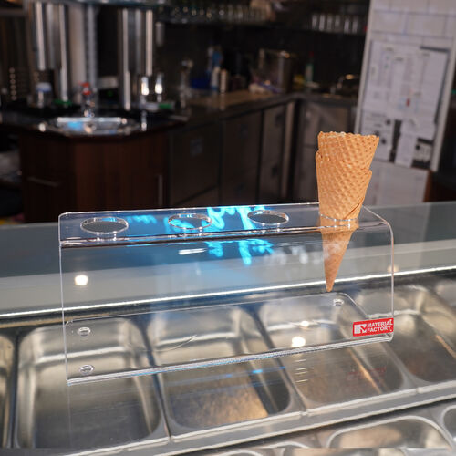 Eiswaffelhalter aus Plexiglas® mit Platz für vier Eistüten