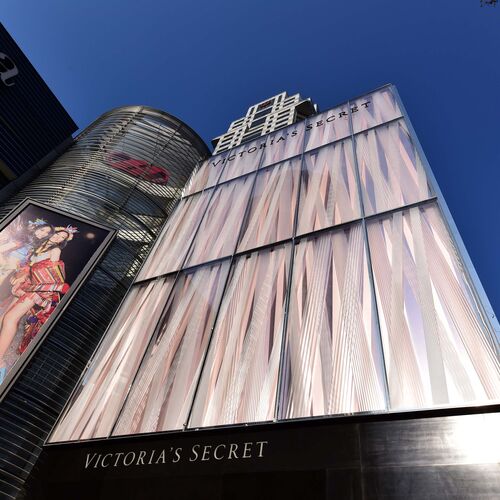 Fassadenverkleidung aus Plexiglas für einen Victoria´s Secret Shop 