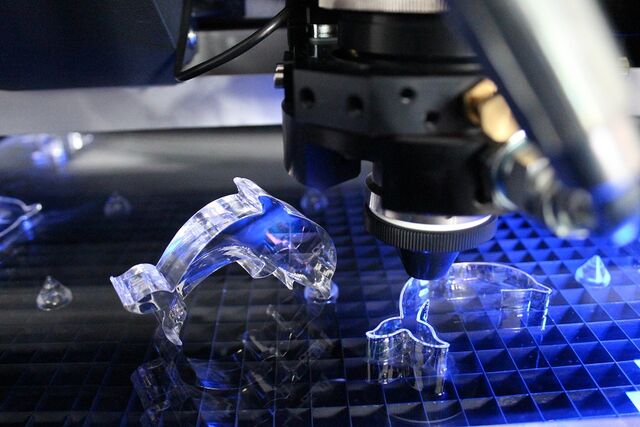 Plexiglas in 8 mm Lasergeschnitten
