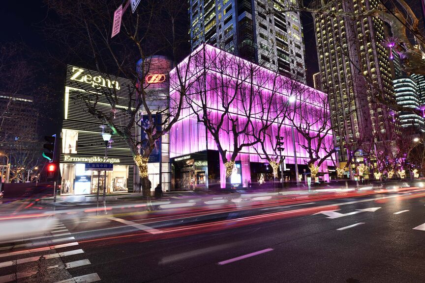 Plexiglas beleuchtet als Fassade des Victoria´s Secret Store in Shanhai